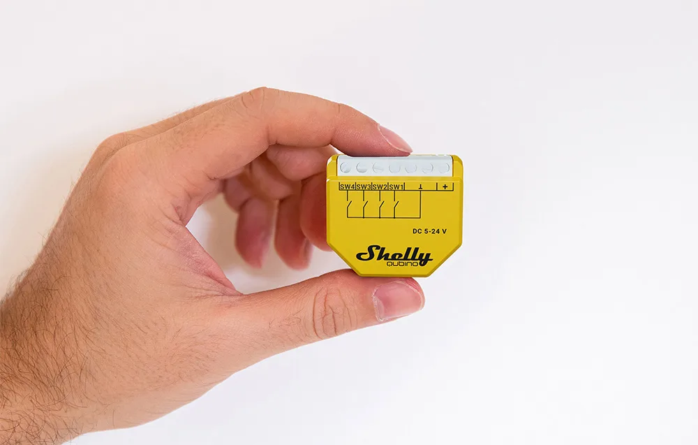 Z-Wave stseenikontroller Shelly Qubino Wave i4 DC – kollases plastikust korpusega nutikodu kontroller