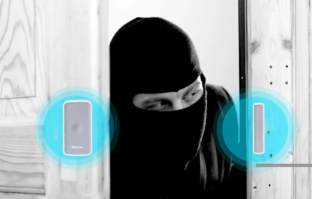 Nutikas ukseandur paigaldatakse lihtsalt isekleepuva teibiga