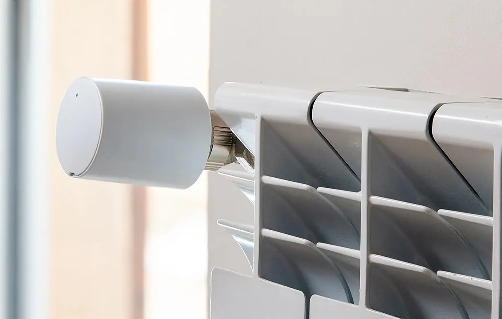 LED-ekraaniga radiaatoritermostaat täpse temperatuurinäiduga