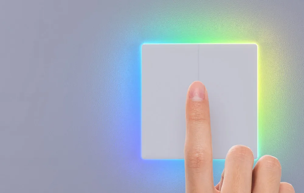 Sonoff nutikas seinakontakt värvilise LED-taustvalgustusega, paigaldatud seinale