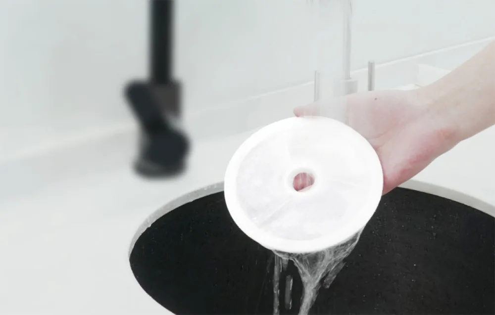 Kolm HHOLove CT-FTKRF lemmiklooma veedosaatori vahetusfiltrit koos käsnaga