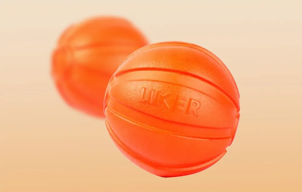 Mängupall väikesele koerale oranž Waudog Liker murul