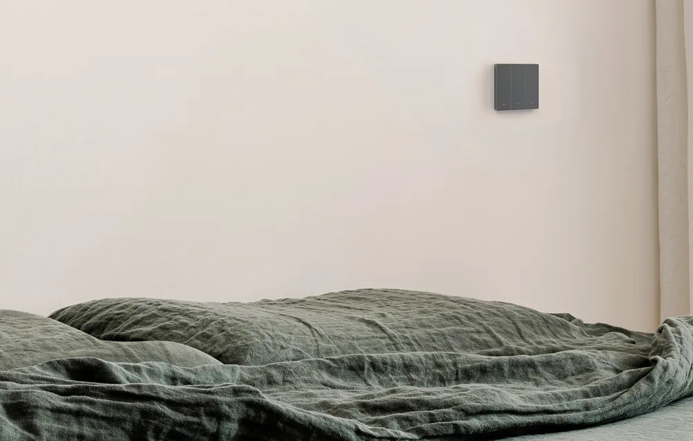 Kolmekanaliline nutikas seinalüliti taustvalgustusega nupud