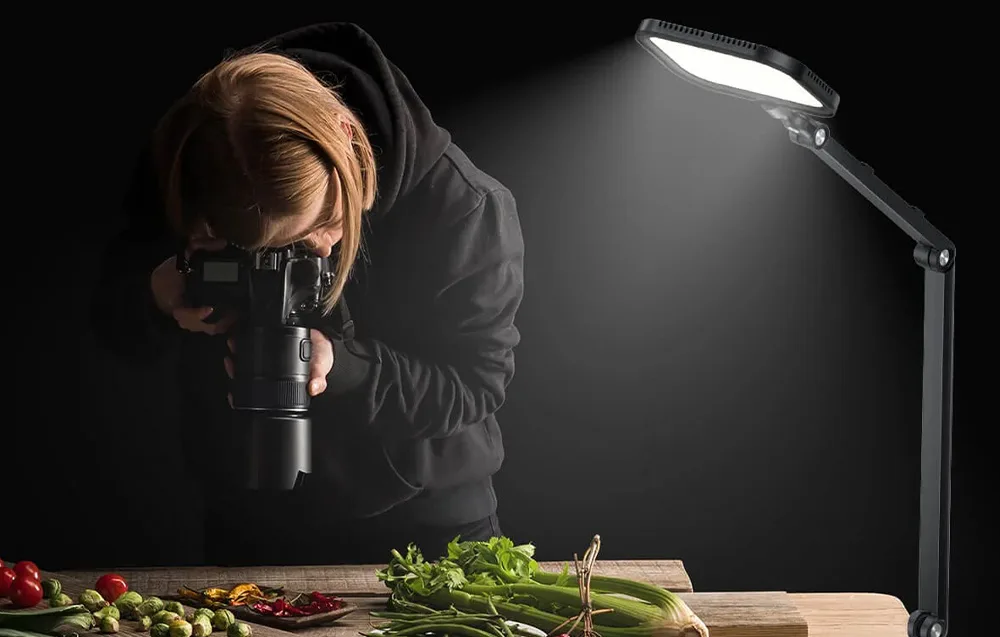 reguleeritav LED laualamp töölaual, musta värvi, kinnitatud klambriga