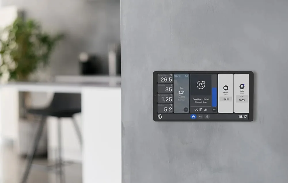 Juhtpaneel keskkonnaanduritega: temperatuur ja niiskuse mõõtmine nutikodus