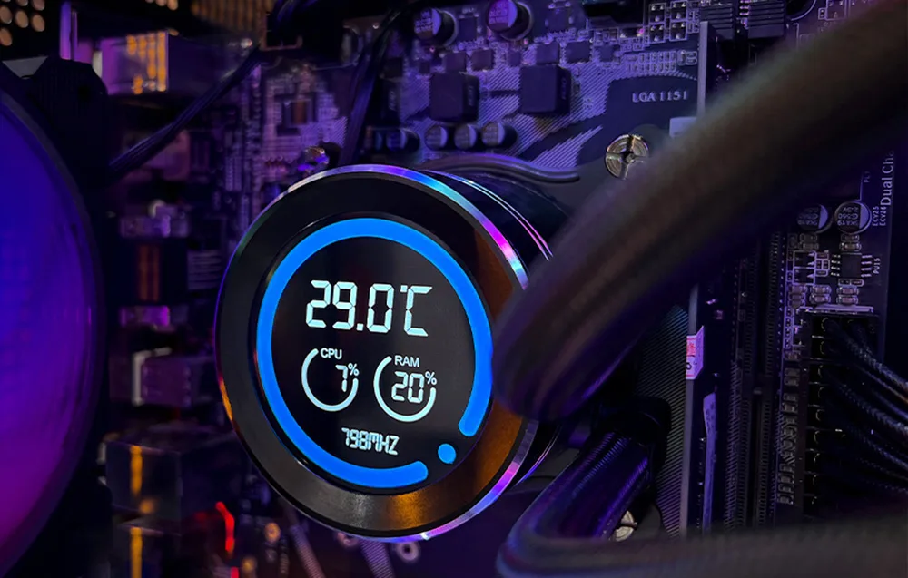 Veeplokk LCD-ekraaniga, mis näitab protsessori temperatuuri ning pumba olekut
