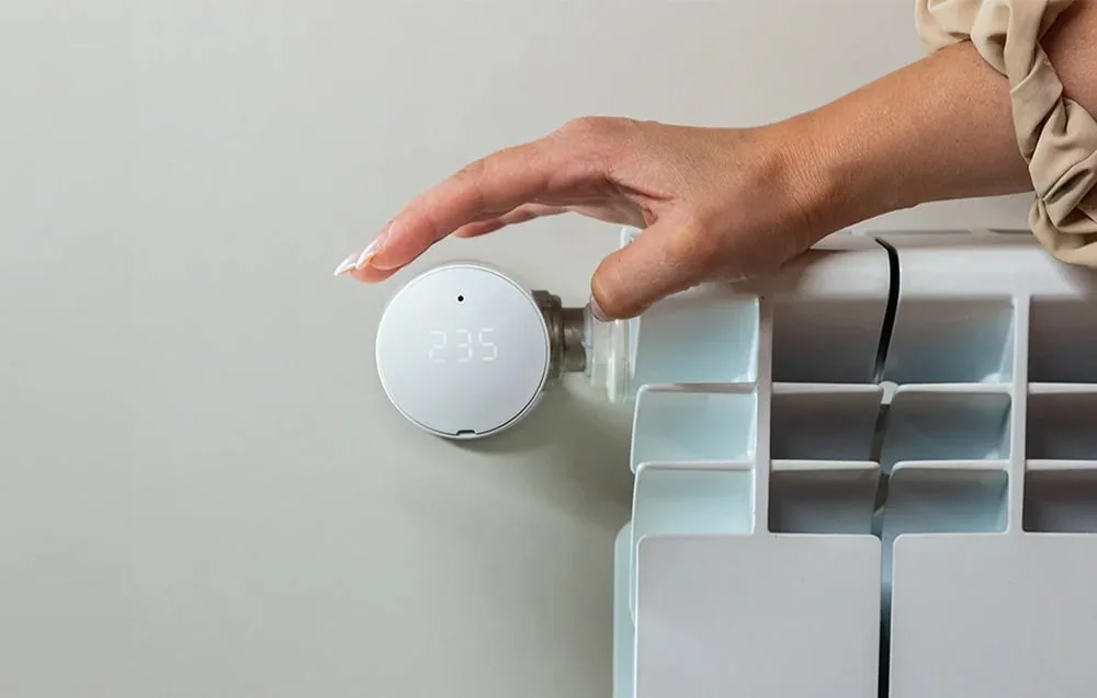 Juhtpaneeliga radiaatoritermostaat USB ühendusega