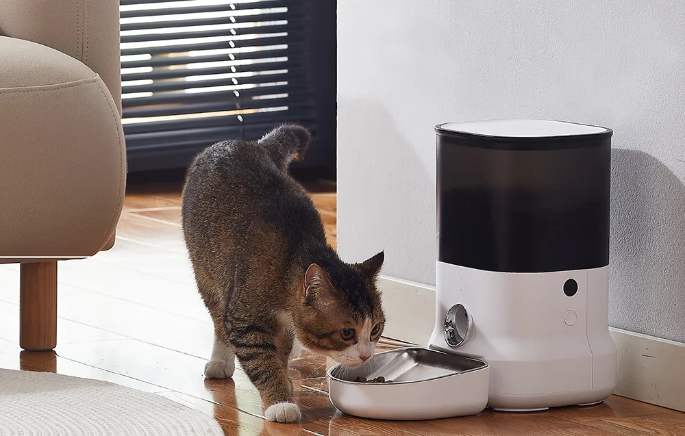 kuivtoidu jagur kolmeosalise rootoriga Dogness automaatsel söötjal