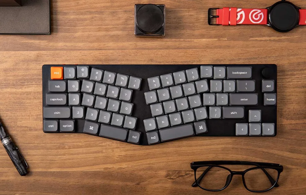 Keychron K11 Max ergonoomilise klaviatuuri sisemine struktuur ja stabilisaatorid