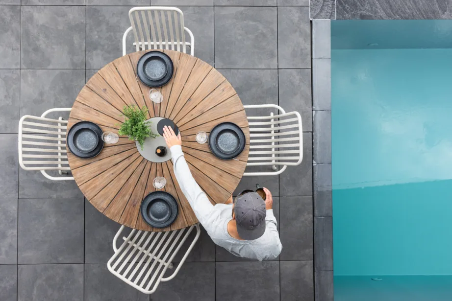 Akaatsiapuidust ümmargune aia söögilaud Rosario, pruun, Ø140, 7002-444 – 8