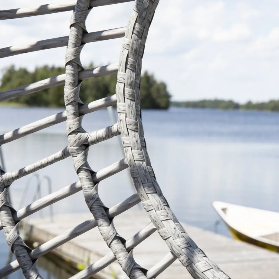 Kunstrotangist ripp-tool terrassile Viga, must/hall, 9548-408 – 5