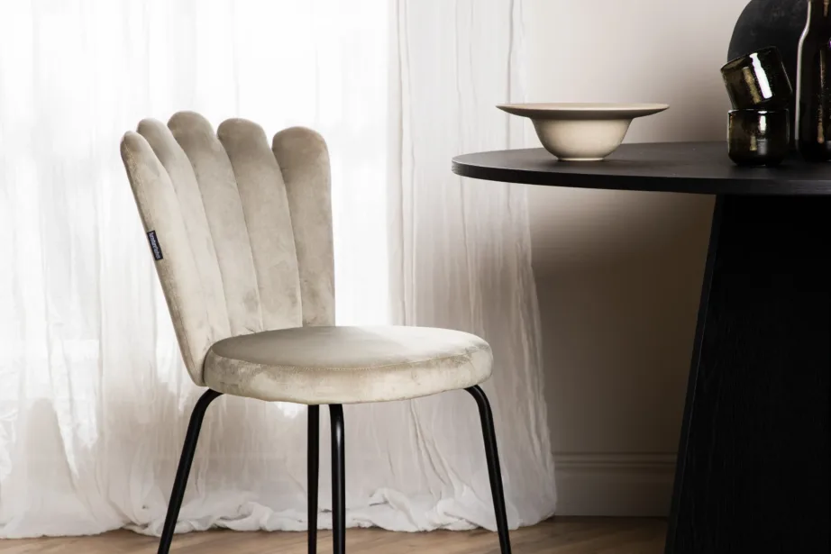 Beežist velvetkangast Limhamni söögitool mustade metalljalgadega, 15002-880 – 9