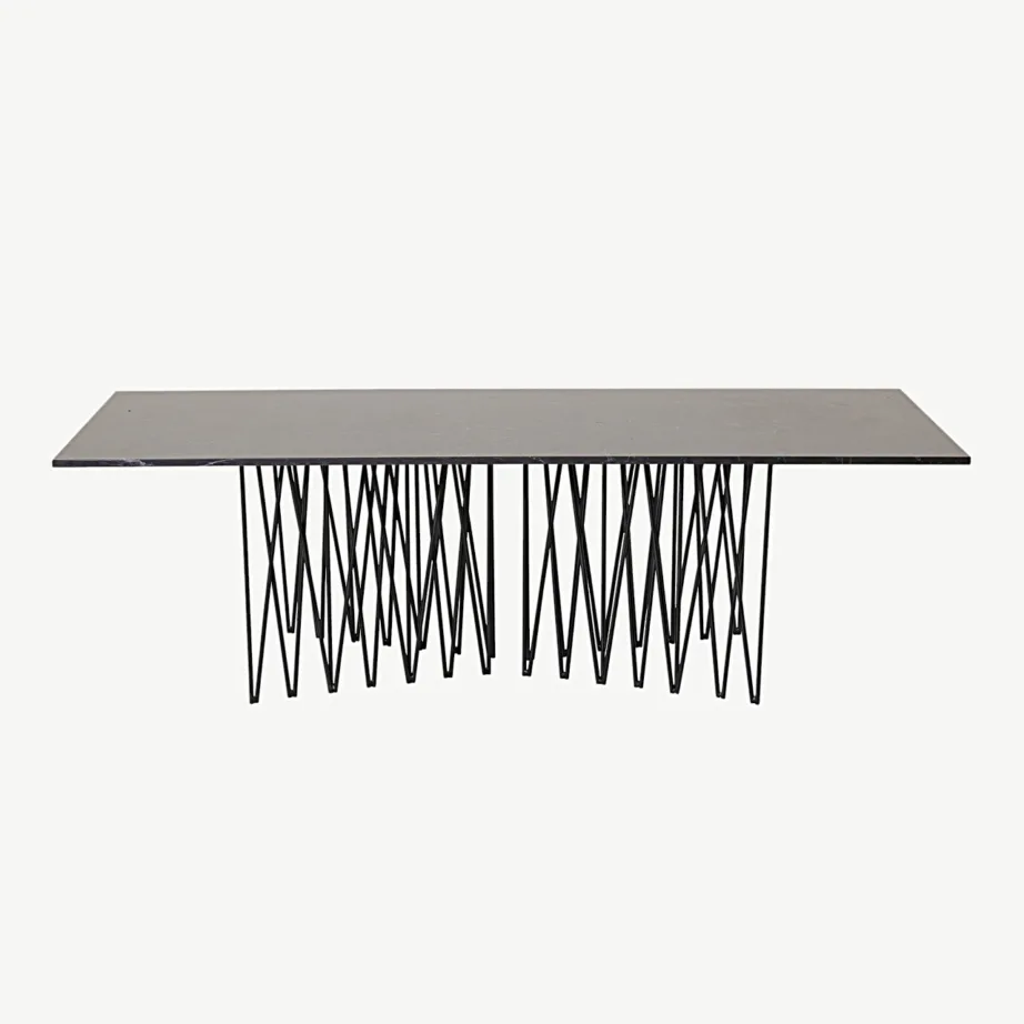 Stone diivanilaud musta kivimustriga fiibertsemendi plaadiga ja metalljalgadel, 15006-588 – 2