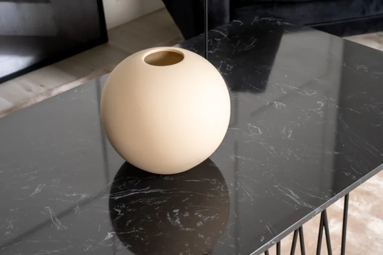 Stone diivanilaud musta kivimustriga fiibertsemendi plaadiga ja metalljalgadel - 15006-588