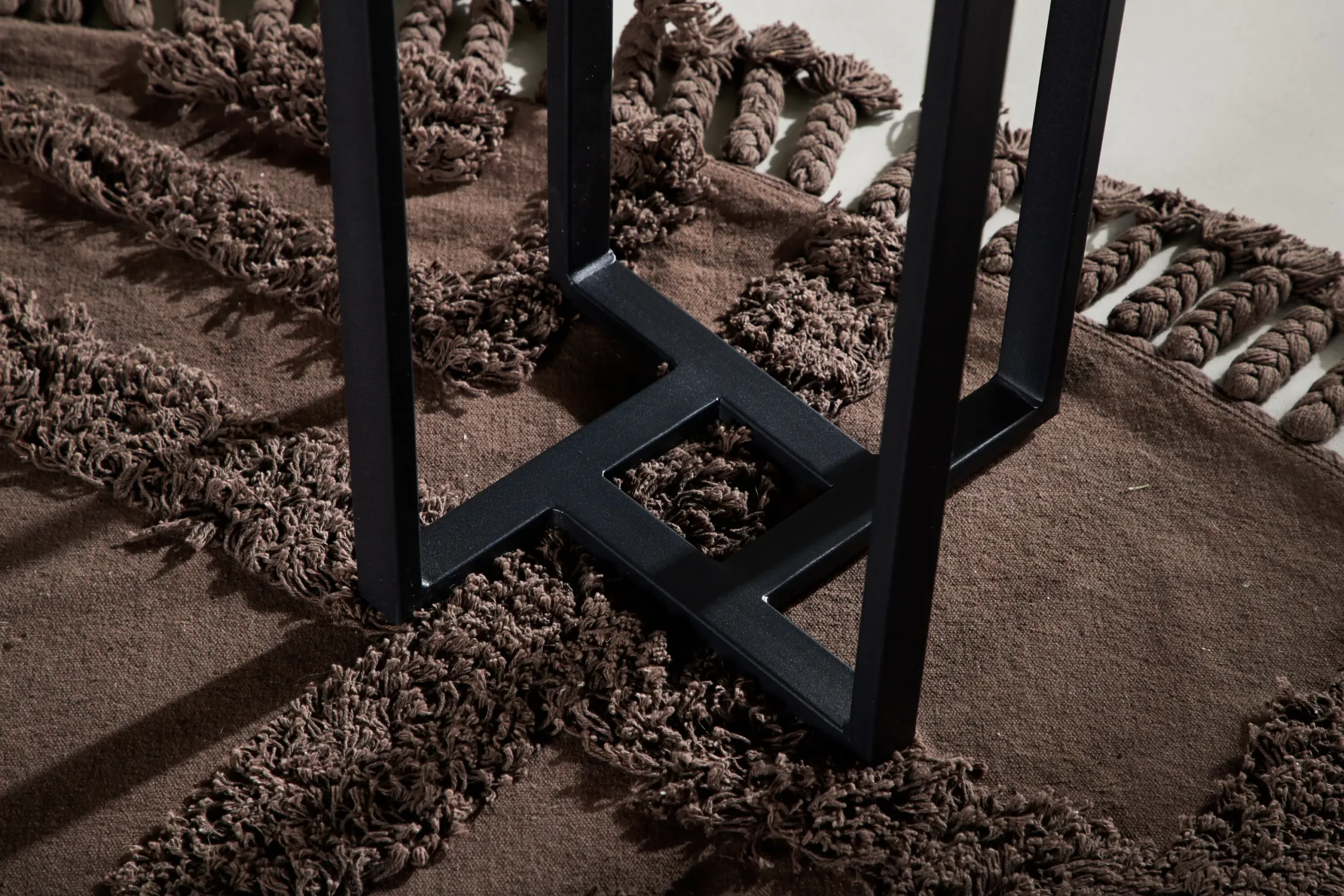 Lawton ümmargune must diivanilaud, MDF ja metallraam, ø40 cm - 15009-020