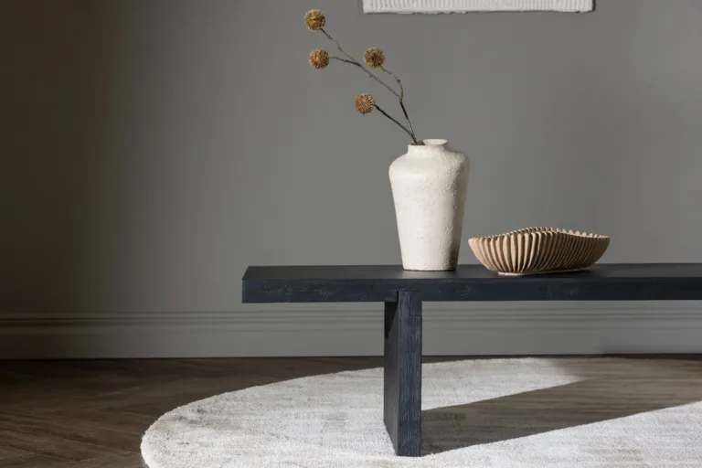 Mustast kummipuidust Yakunik diivanilaud (120×38 cm, MDF) - 15009-111