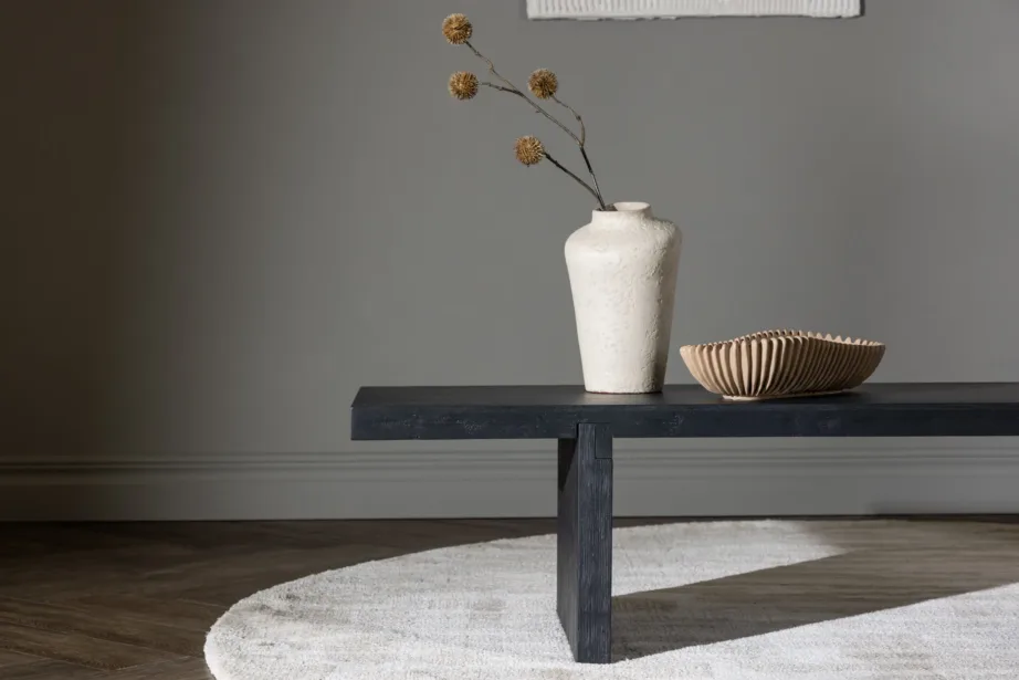 Mustast kummipuidust Yakunik diivanilaud (120×38 cm, MDF), 15009-111 – 9