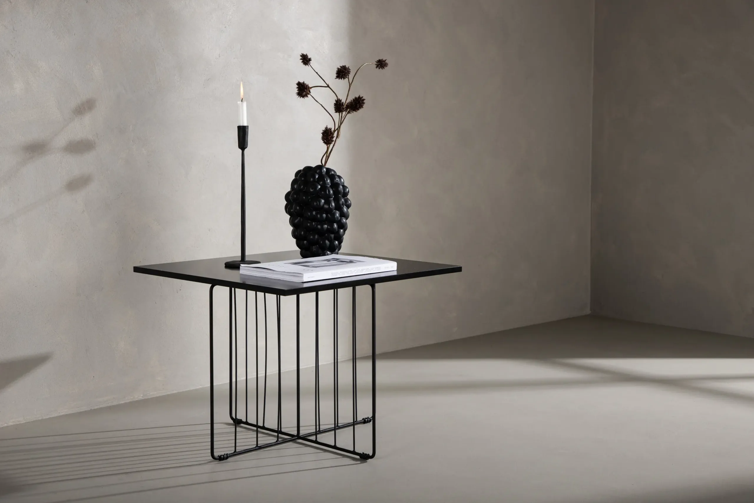 Daytoni must diivanilaud terasjalgadega (60 × 60 cm, MDF ja teras) - 15009-130