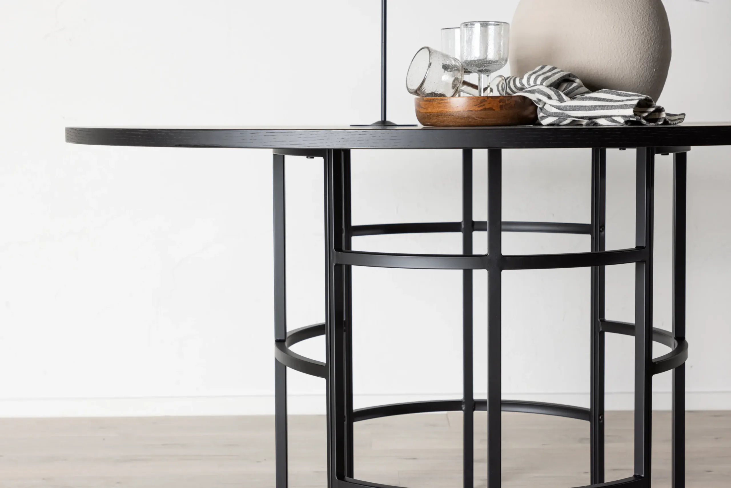 Ümmargune must söögilaud Copenhagen, ø140 cm (MDF, must teras) - 15009-488