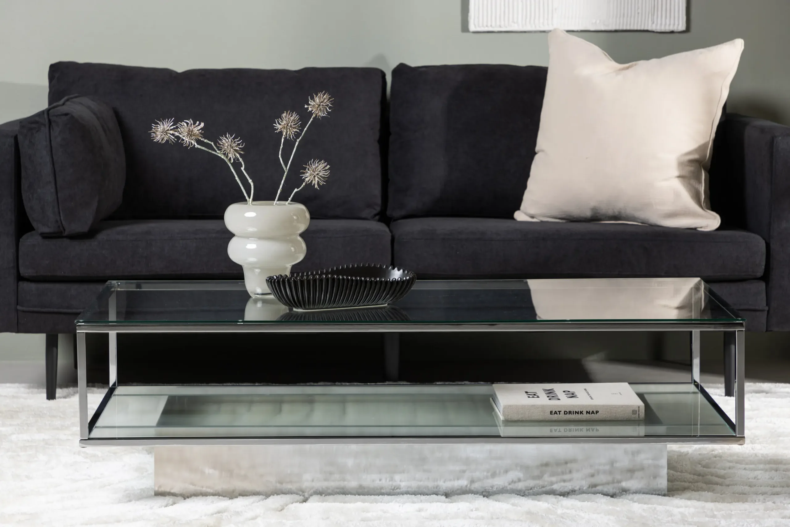 Klaasist ja terasest diivanilaud Maglehem hõbedase raamiga (130×60 cm) - 15015-331