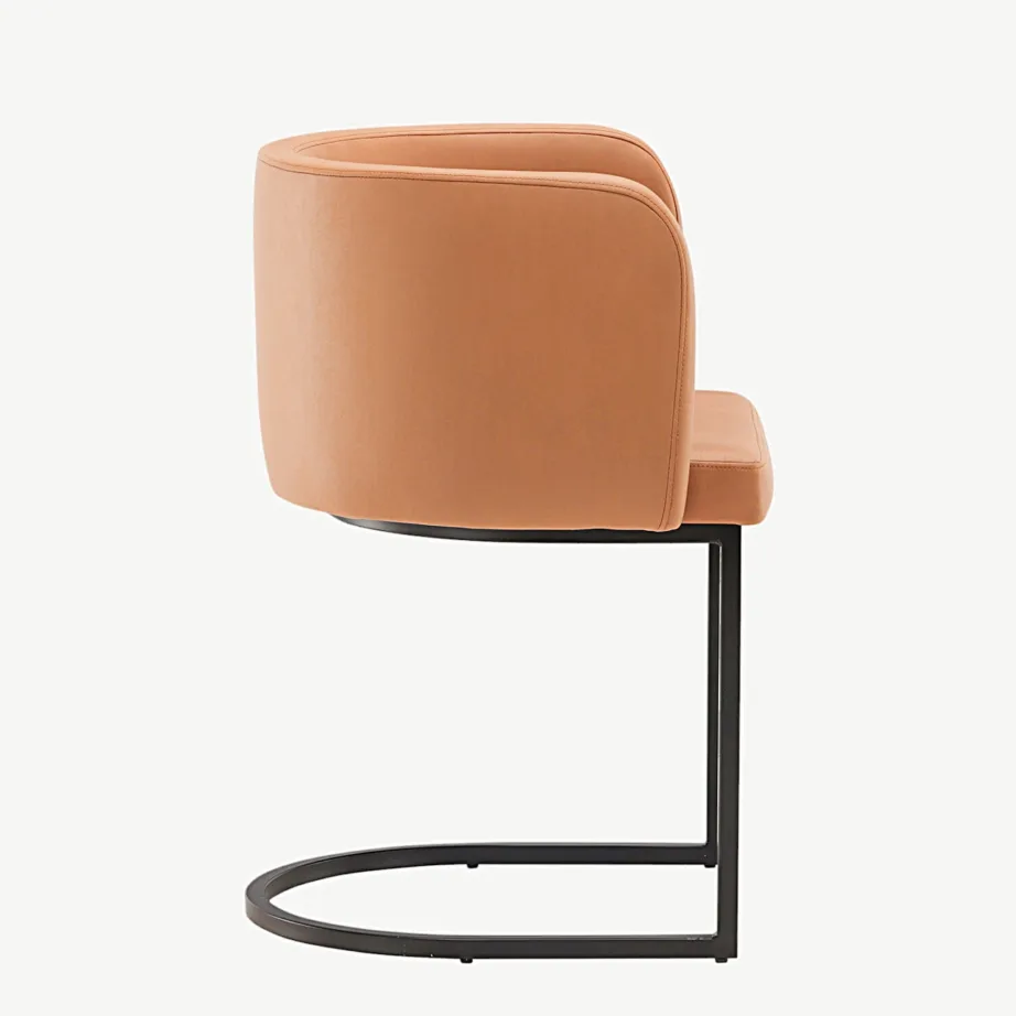 Polsterdatud söögitool Simrishamni pruuni kangaga, mustad terasjalad, 15016-800 – 2