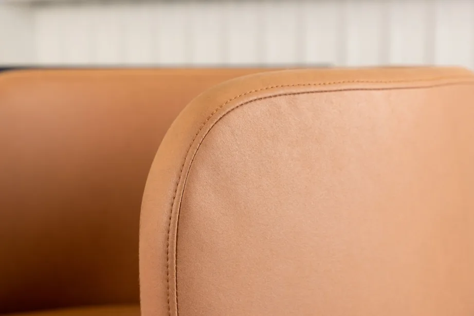 Polsterdatud söögitool Simrishamni pruuni kangaga, mustad terasjalad, 15016-800 – 10