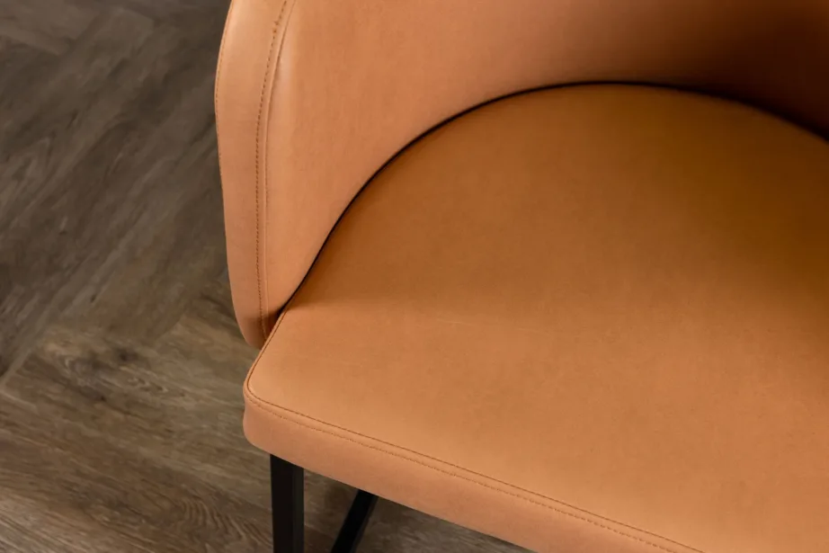 Polsterdatud söögitool Simrishamni pruuni kangaga, mustad terasjalad, 15016-800 – 11