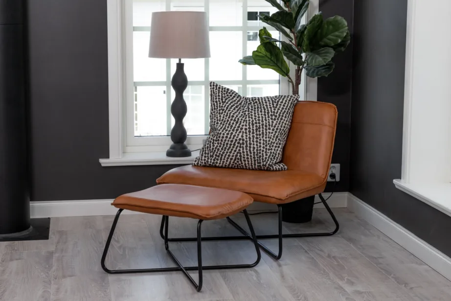 Pruunist kunstnahast tugitool jalatoega X kollektsioonist, mustad metalljalad, 15029-438 – 8