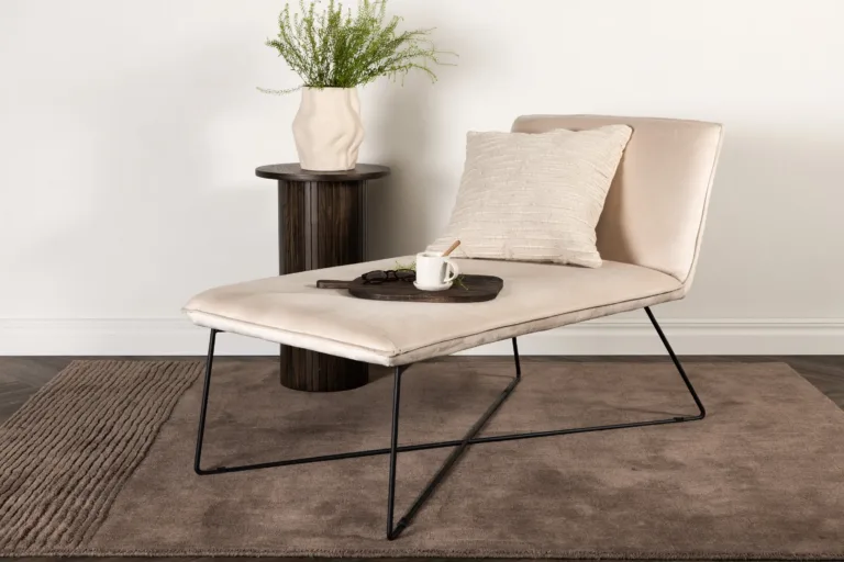 Beežist sametist lounge-tool musta metallraamiga X-lounge - 15029-441