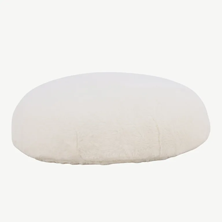 Valgest lambavillast ümmargune tumbapuff Ruston (40 × 40 cm) - 15110-050