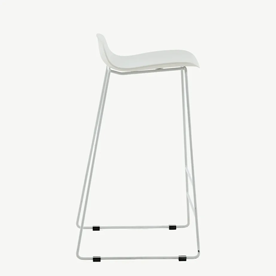 Minimalistlik valge plastist baaritool Wave valgete metalljalgadega, 75 cm, 15349-000 – 2