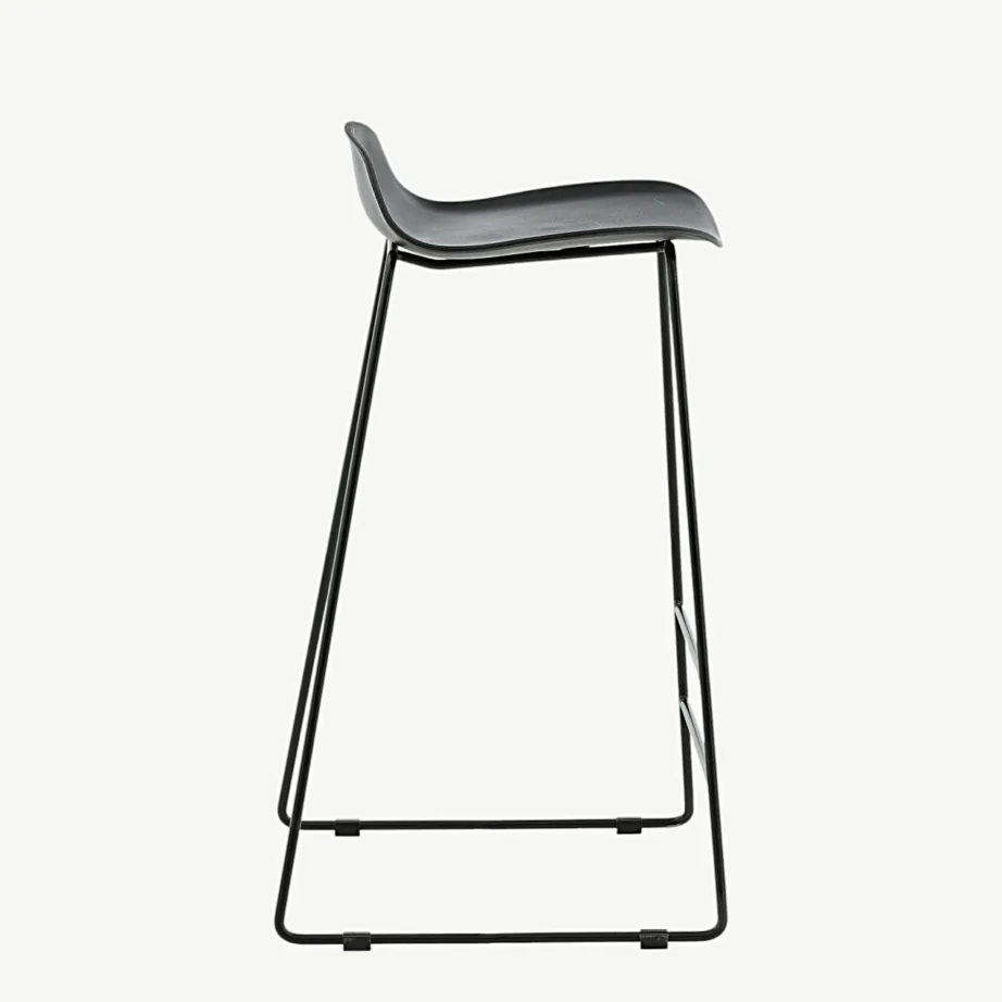 Must minimalistlik baaritool Wave (plastikust iste, terasraam, 75 cm), 15349-888 – 2