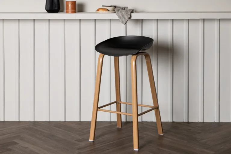 Must istmega Decatur baaritool, tammepuidutooni terasraam - 15350-149