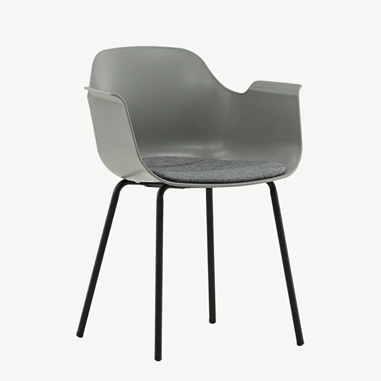 Hallist plastikust söögitool Comfort mustade metalljalgade ja istmepadjaga - 15350-555