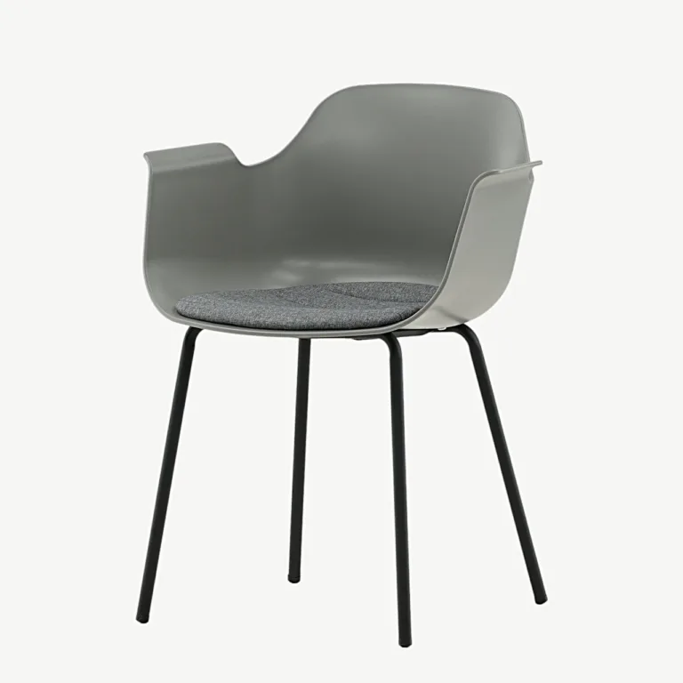 Hallist plastikust söögitool Comfort mustade metalljalgade ja istmepadjaga - 15350-555