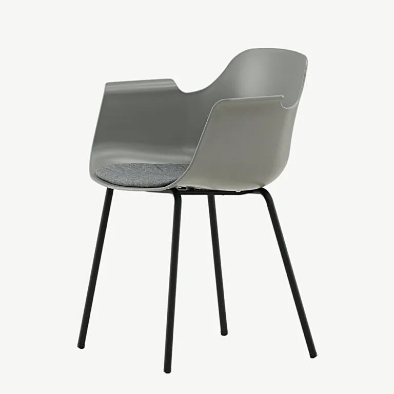 Hallist plastikust söögitool Comfort mustade metalljalgade ja istmepadjaga - 15350-555