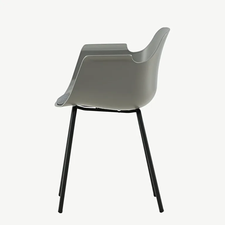 Hallist plastikust söögitool Comfort mustade metalljalgade ja istmepadjaga - 15350-555