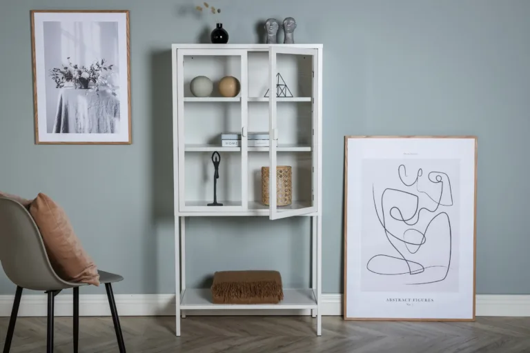 Valge klaasustega terasest vitriinkapp Misha, kolm riiulit, 150 × 75 cm - 15359-201