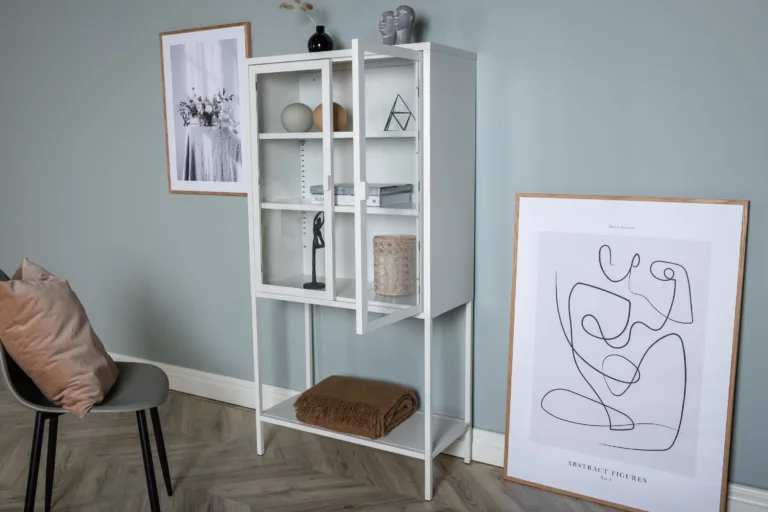 Valge klaasustega terasest vitriinkapp Misha, kolm riiulit, 150 × 75 cm - 15359-201