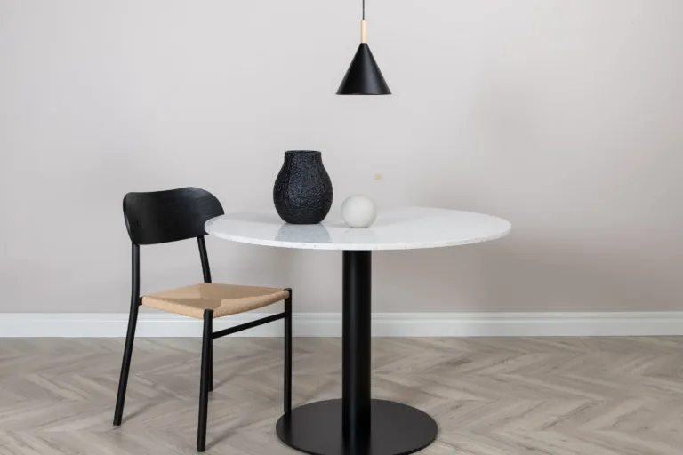 Mustast metallist koonusekujuline ripplamp puidudetailiga Enif - 15504-888