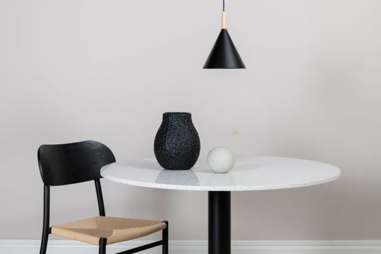 Mustast metallist koonusekujuline ripplamp puidudetailiga Enif - 15504-888