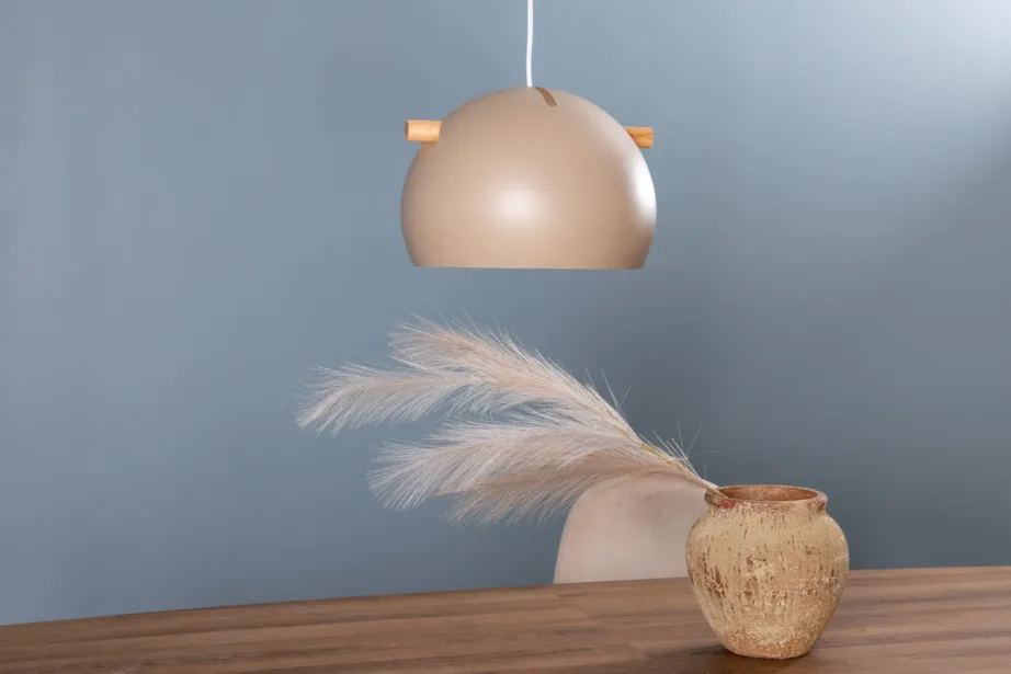 Beežist terasest Tubbie rippvalgusti pähklipuu detailiga, ø29 cm, 15506-880 – 10