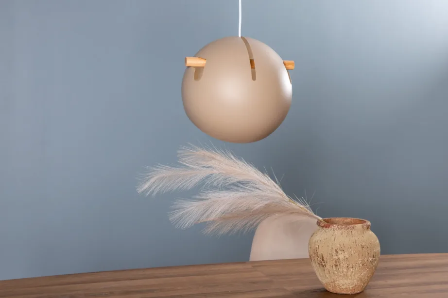 Beežist terasest Tubbie rippvalgusti pähklipuu detailiga, ø29 cm, 15506-880 – 11