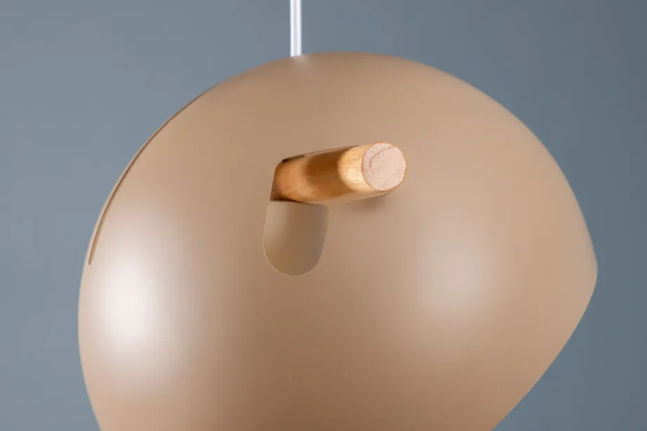 Beežist terasest Tubbie rippvalgusti pähklipuu detailiga, ø29 cm, 15506-880 – 12