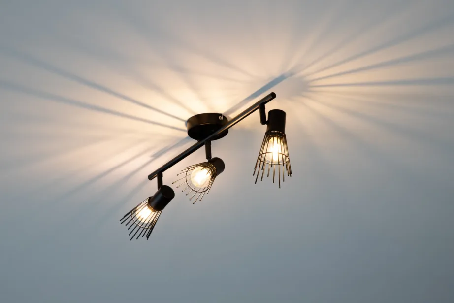 Reguleeritava kolme lambipeaga mustast terasest seinavalgusti Pico, 15517-888 – 5