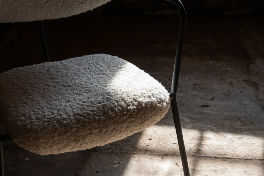 Duffy murdvalge buklee-kangaga tugitool musta metallraamiga, 15546-440 – 9