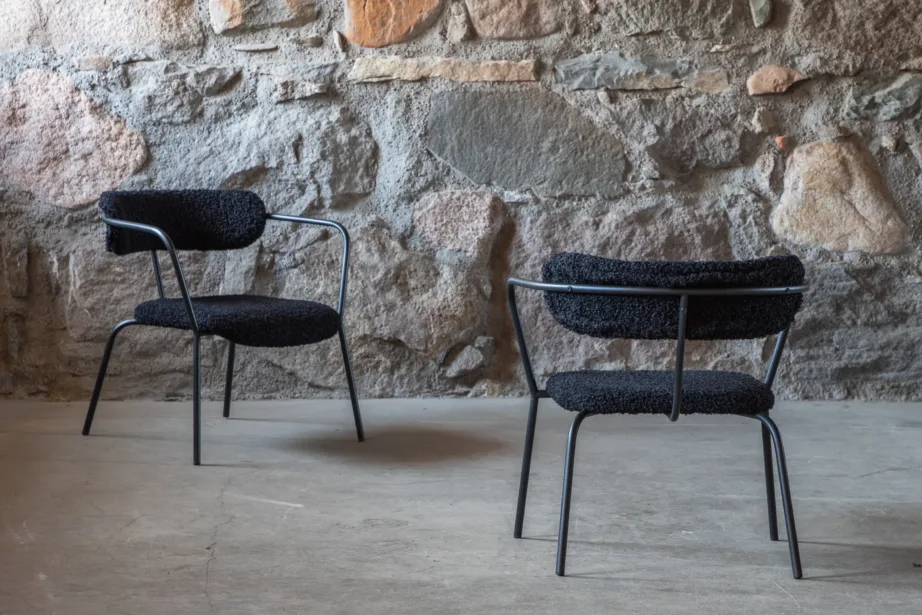 Mustast buklee-kangast tugitool Duffy, pulbervärvitud terasraamil, 15546-445 – 8