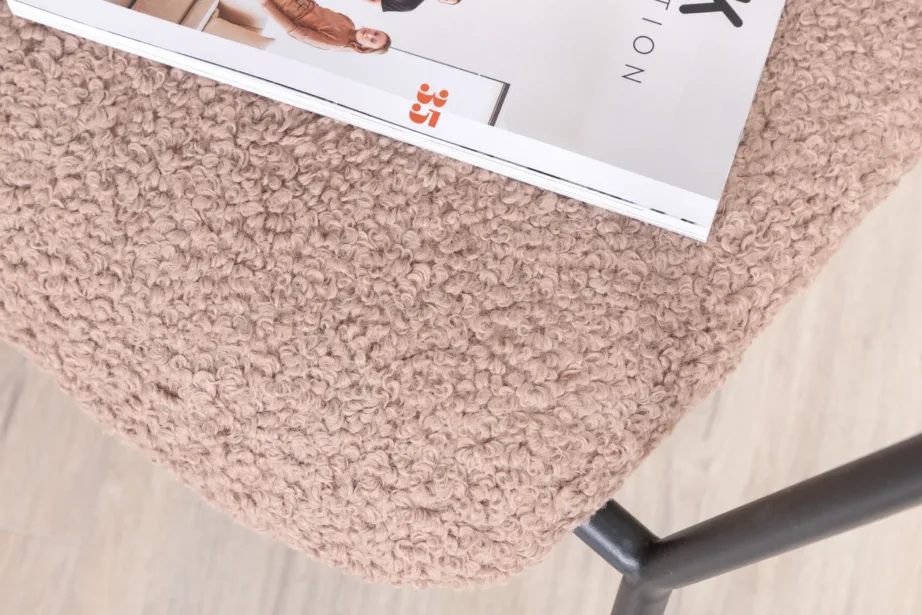 Pruuni buklee-kattega tugitool musta metallraamiga Duffy, 15546-447 – 10