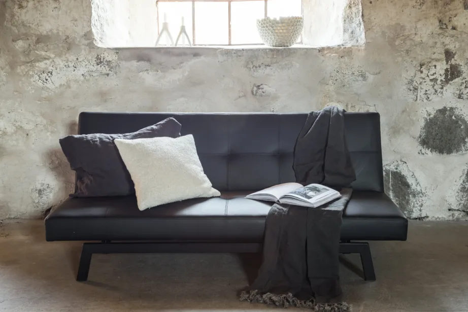 Lahtikäiv mustast kunstnahast diivanvoodi Bodil terasjalgadega, 15549-288 – 8