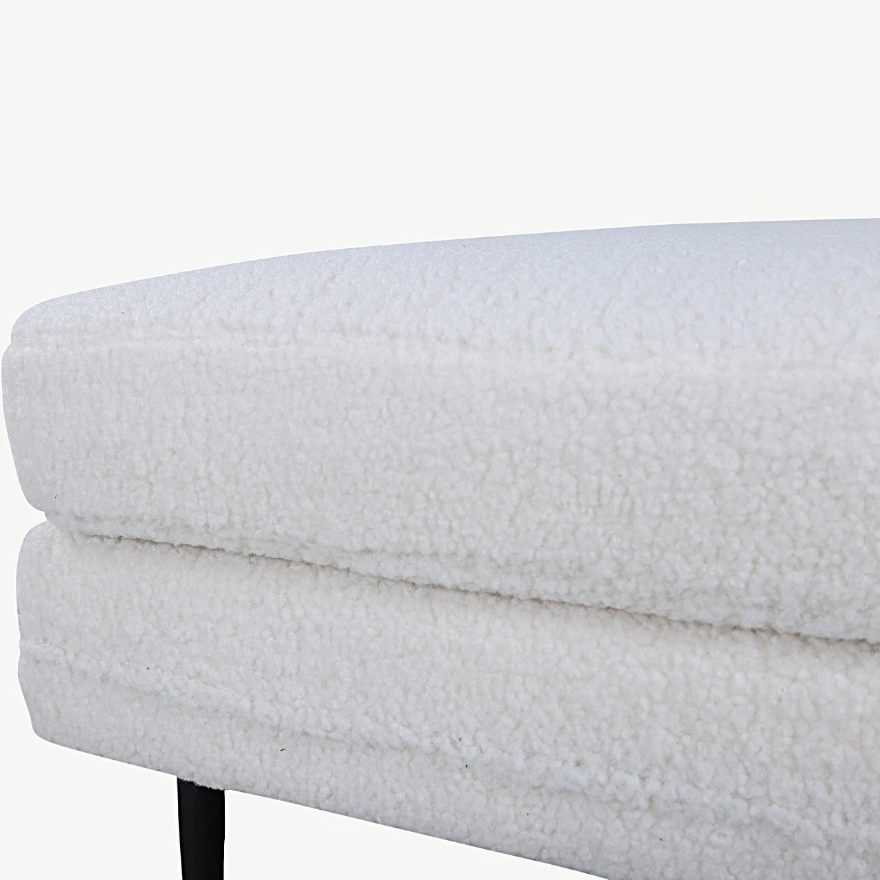 Valge bukleekangaga tumba Boom mustade terasjalgadega, 90 × 70 cm - 15550-000